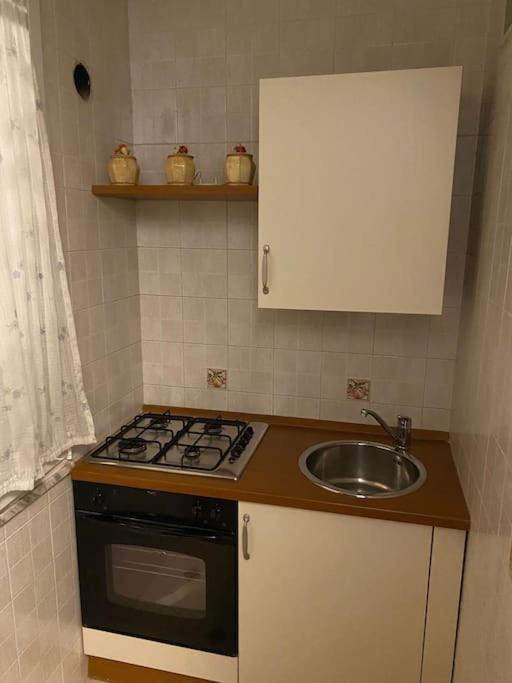Apartamento Enry Station House Bari Exterior foto